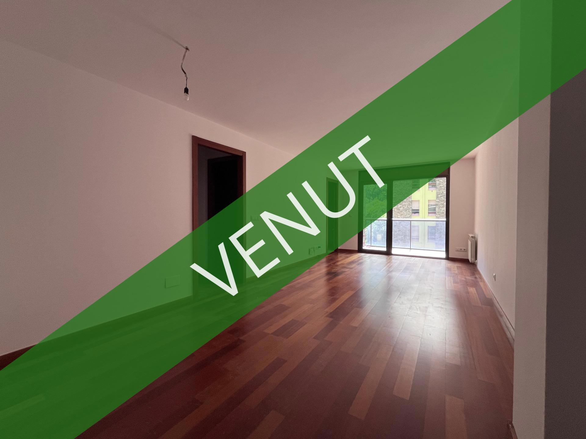 Piso de 3 habitaciones en venta en Arinsal