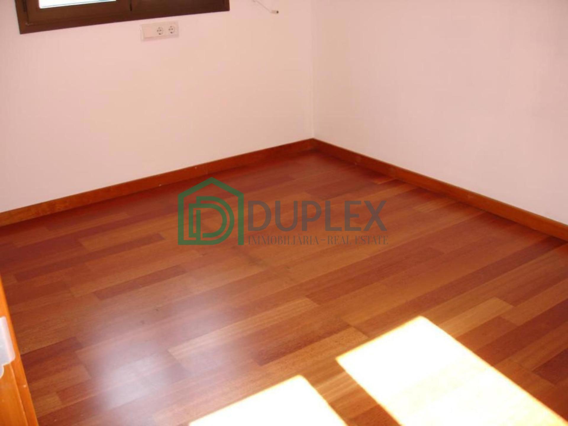 Piso de 3 habitaciones en venta en Arinsal