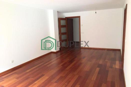 Piso de 3 habitaciones en venta en Arinsal