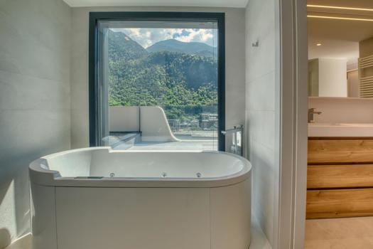 Atico triplex con piscina privada interior