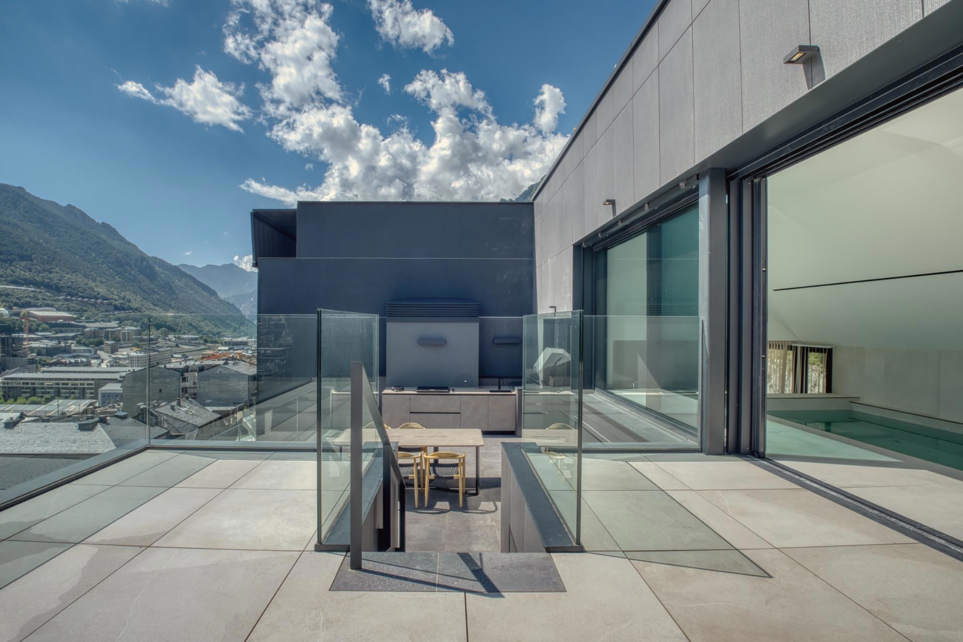 Atico triplex con piscina privada interior