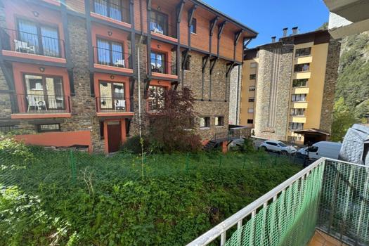 Se vende apartamento de 85 m² con tres habitaciones en Arinsal.