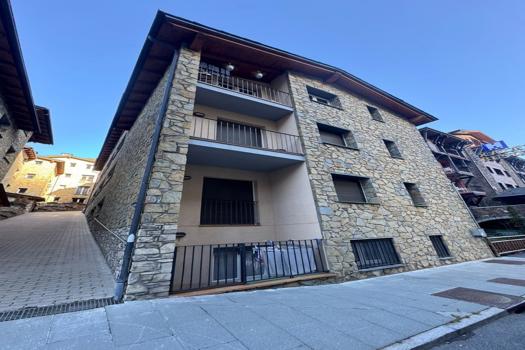 Se vende apartamento de 85 m² con tres habitaciones en Arinsal.