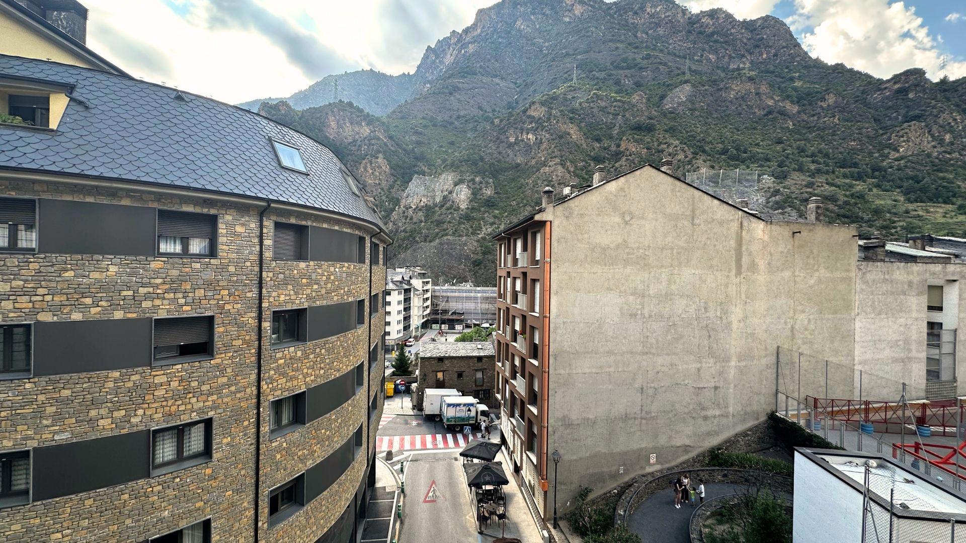 Se vende apartamento de una habitación en el centro de Sant Julià de Lòria, 